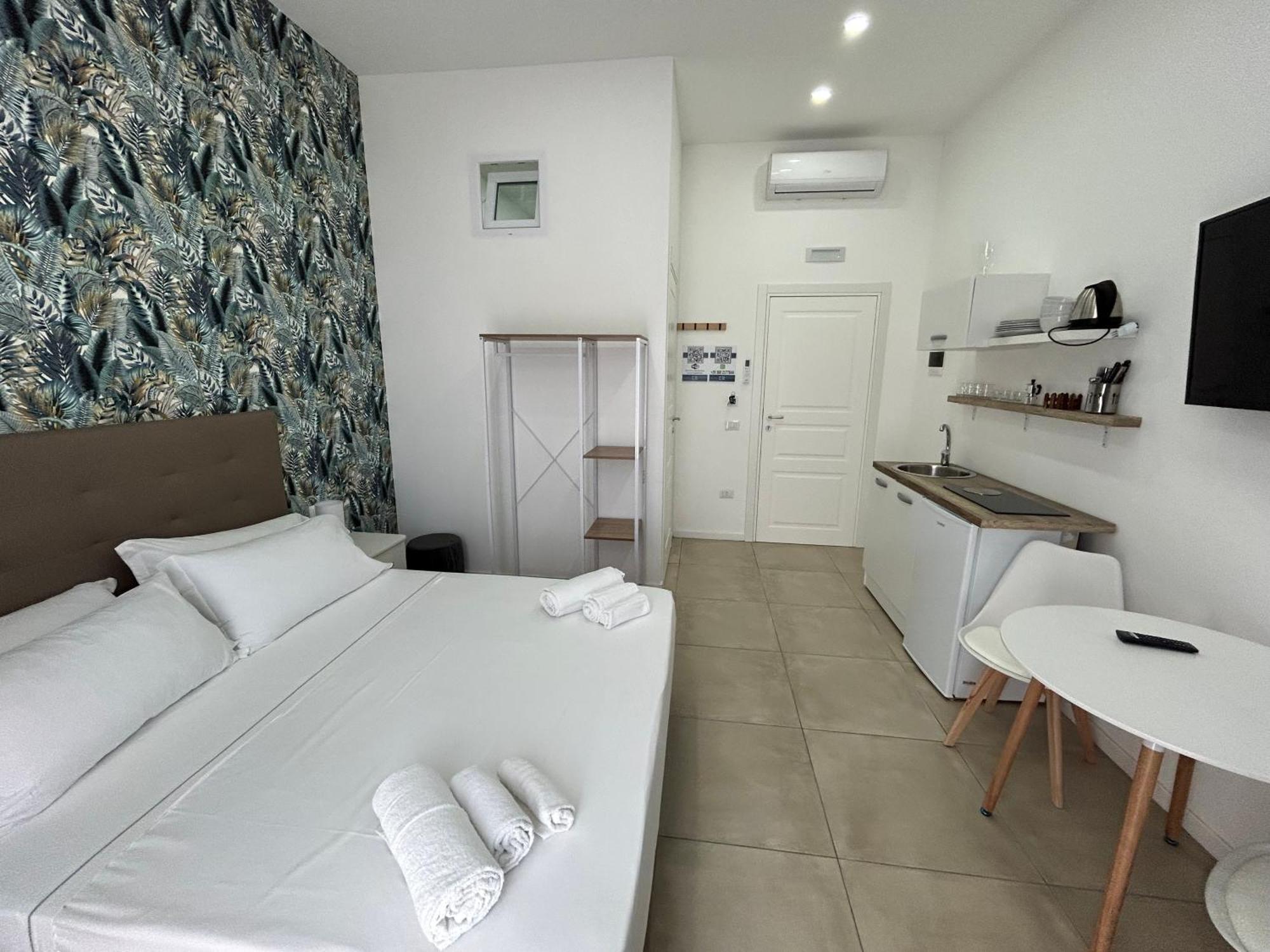 Enjoy Rooms Naples Exterior photo